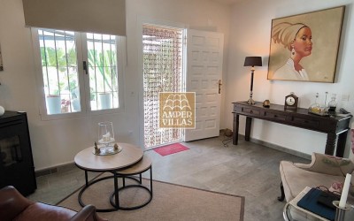 Lovely, cosy villa with a beautiful garden.